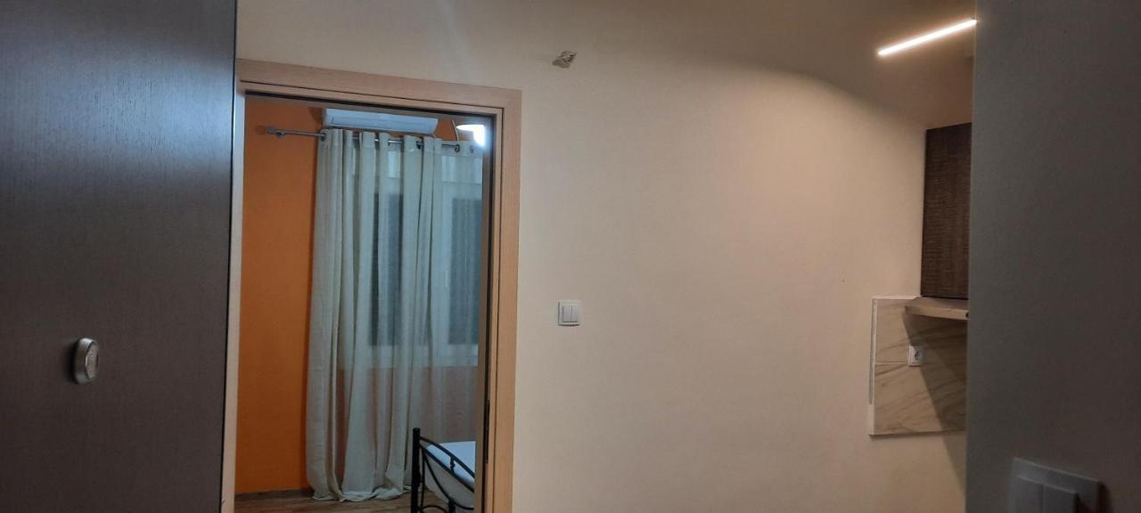 Livia'S Room To Ampelokipi Metro Airport Line Athens Exterior photo
